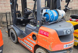 Hitachi ZX245USLC-6 vs. Kobelco SK260SRLC-5: Which is best?