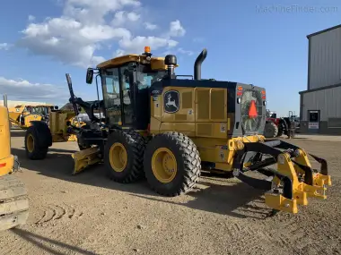 2021 John-Deere 670G for sale