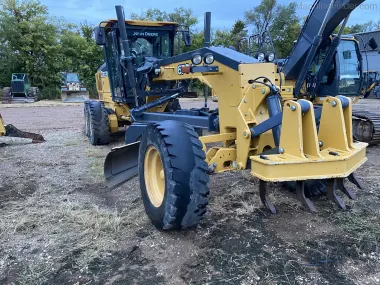 2017 John-Deere 670G for sale