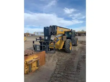 2022 Caterpillar TL1055 for sale
