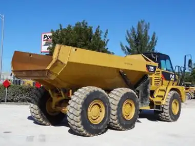 2013 Caterpillar 725 for sale