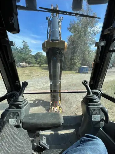 2015 Caterpillar 420F2 for sale