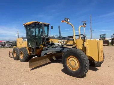 2005 John-Deere 772D for sale