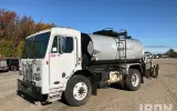 2001 Peterbilt 320