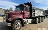 2005 Mack CV713