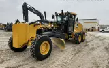 2023 John Deere 772G