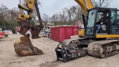 2017 Caterpillar 323F for sale