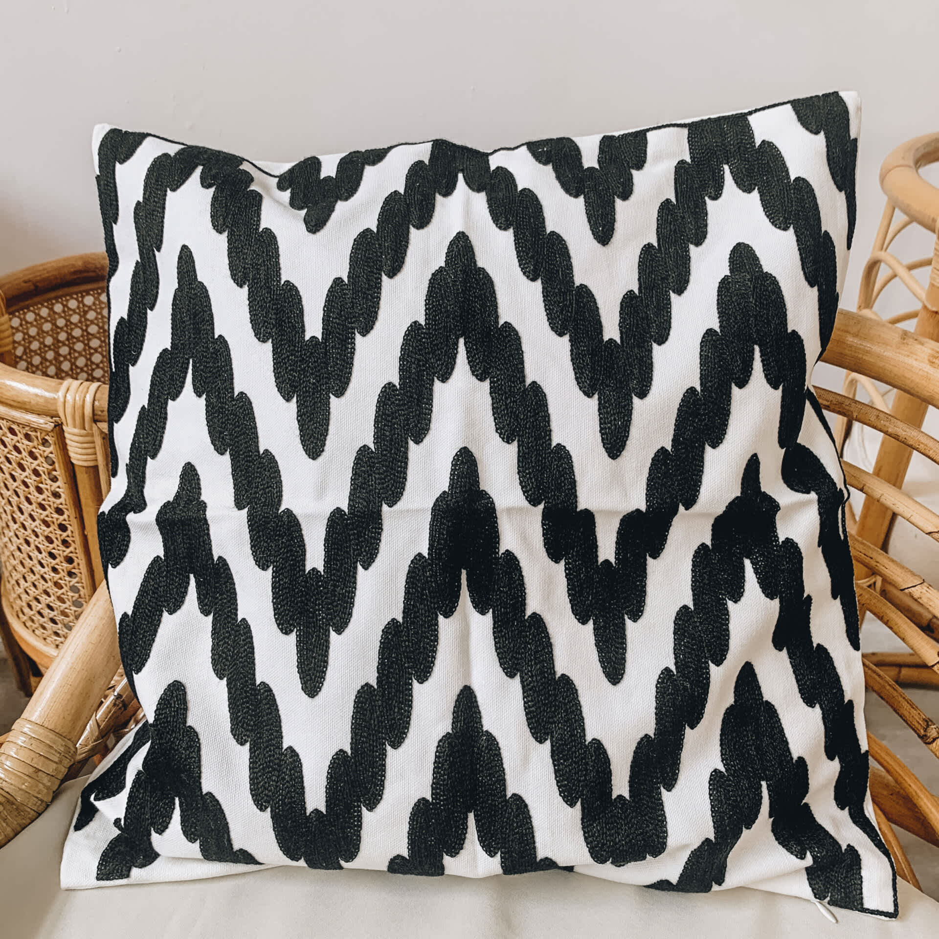 Pillow Cover Embroidery 05