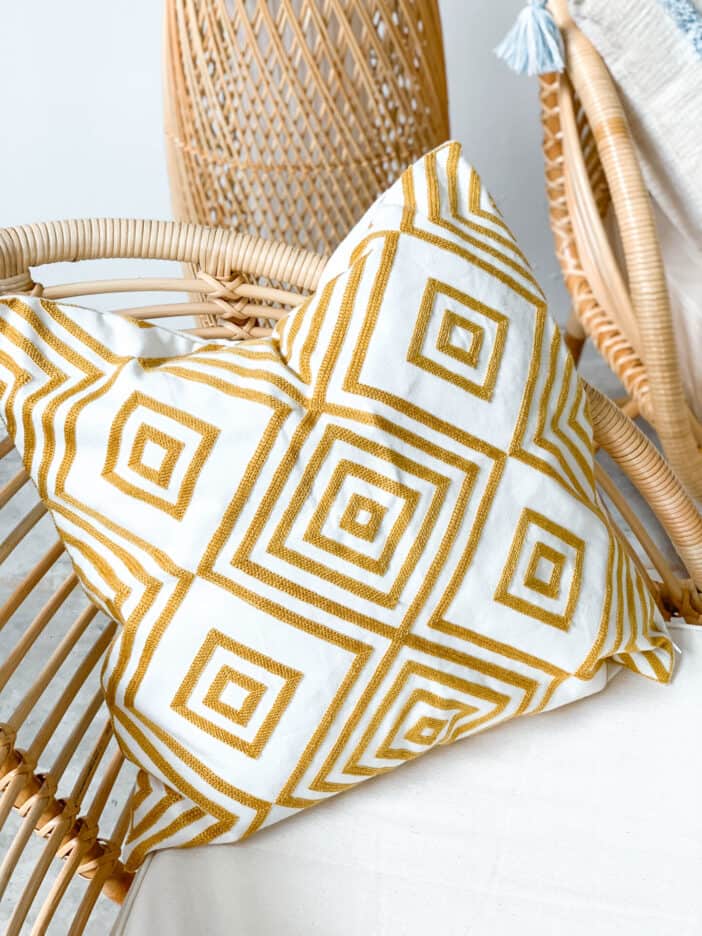 Pillow Cover Embroidery 04