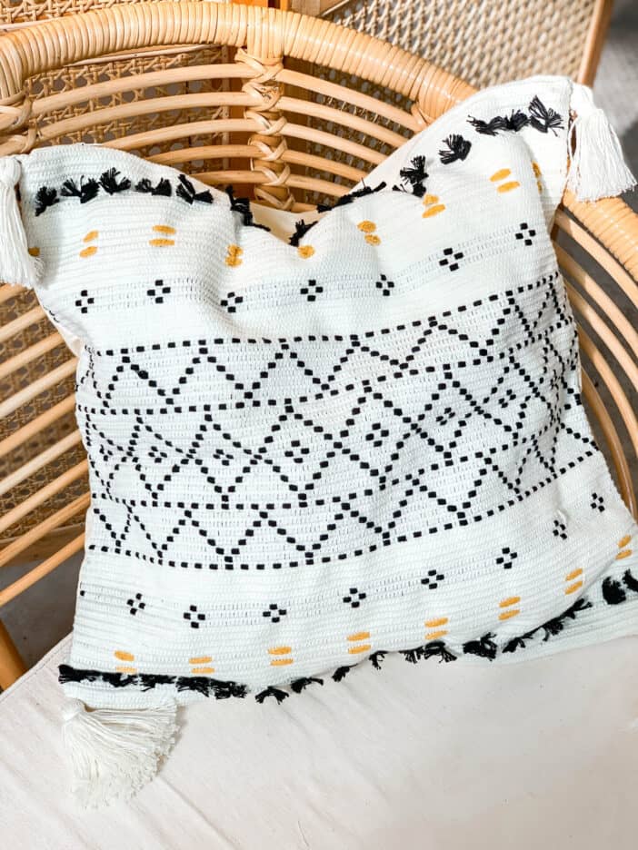 Pillow Cover Embroidery 01