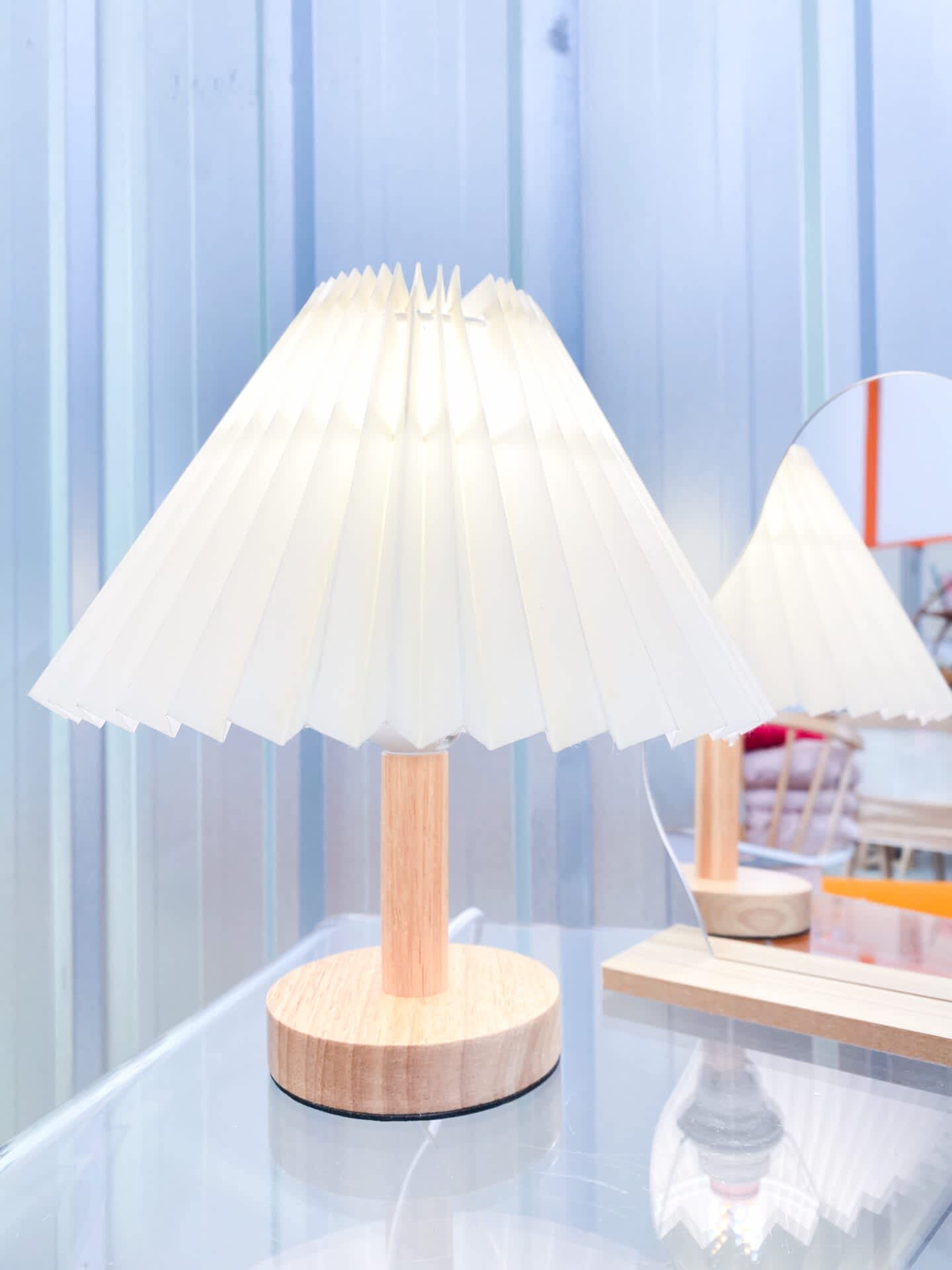 Curated 88 - Pleated Table Lamp