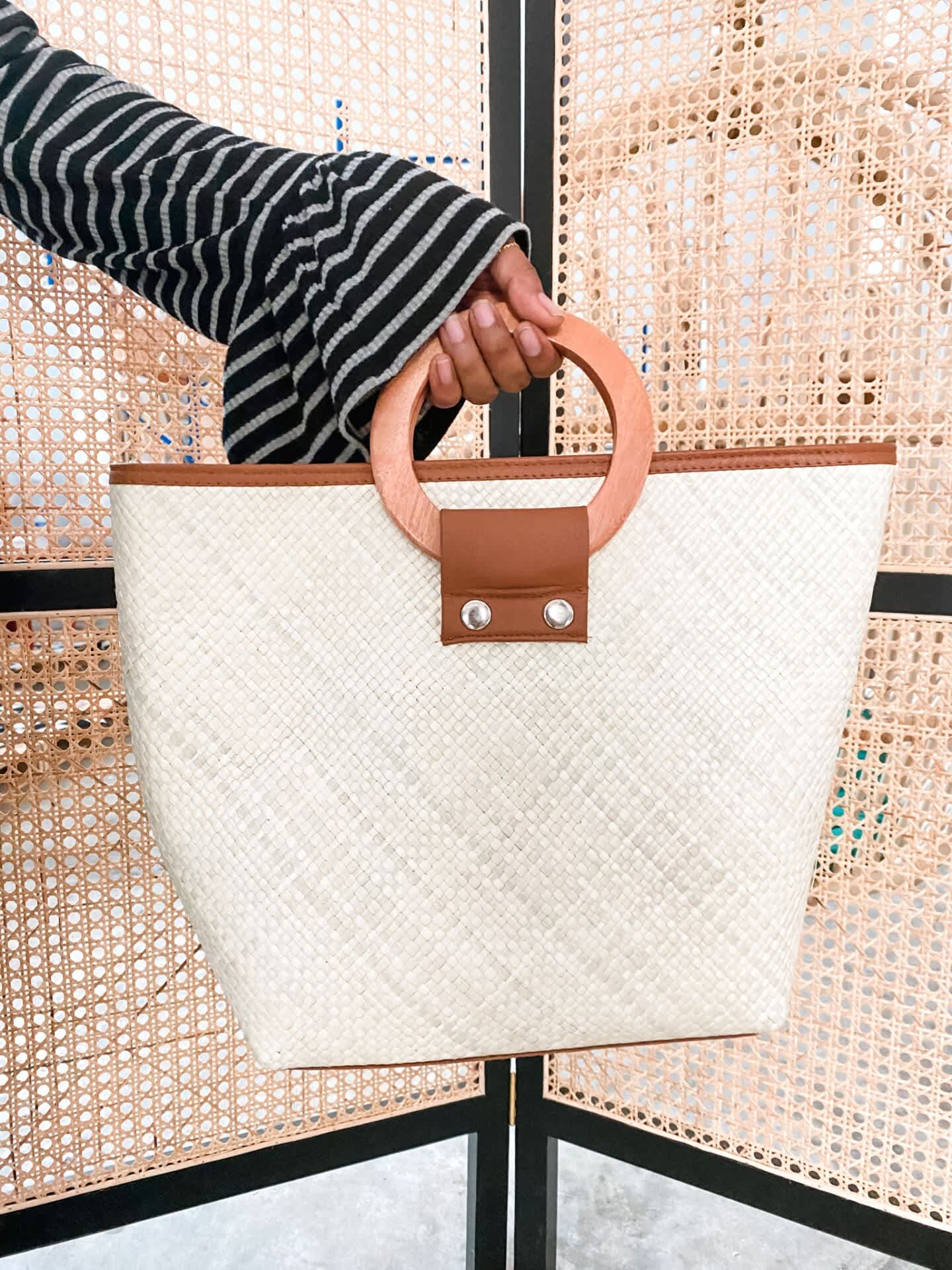 White Jute Bag With Wood Holder