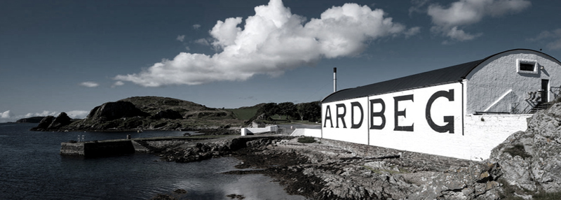 Ardbeg Wee Beastie laat je kennismaken met een robuuste rokerigheid