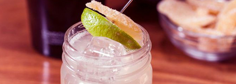 Experimenteer met garneringen bij een Bulldog gin-tonic