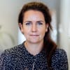 En profilbild av fastighetsmäklare Nina Petersson