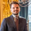 En profilbild av fastighetsmäklare Joel Hämälä