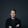 En profilbild av fastighetsmäklare Daniel Eriksson