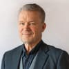En profilbild av fastighetsmäklare Gert Andersson