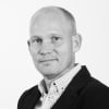 En profilbild av fastighetsmäklare Patrik Andersson