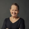 En profilbild av fastighetsmäklare Ameli Krantz