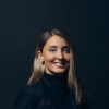 En profilbild av fastighetsmäklare Amanda Backman