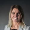 En profilbild av fastighetsmäklare Linda Karas