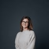 En profilbild av fastighetsmäklare Cecilia Olofsson