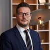 En profilbild av fastighetsmäklare Emil Malmer