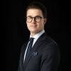 En profilbild av fastighetsmäklare Marcus Nilsson