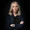 En profilbild av fastighetsmäklare Ebba Henriksson