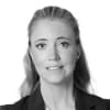 En profilbild av fastighetsmäklare Svart Karin Karlsson