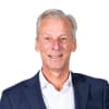 En profilbild av fastighetsmäklare Micael Arderup