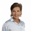 En profilbild av fastighetsmäklare Caroline Hanell