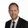 En profilbild av fastighetsmäklare Mathias Ek