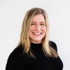 En profilbild av fastighetsmäklare Jenny Blomberg