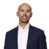 En profilbild av fastighetsmäklare Tobias Magnusson