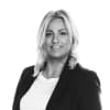 En profilbild av fastighetsmäklare Evelina Lund
