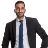 En profilbild av fastighetsmäklare Daniel Senkal