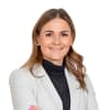 En profilbild av fastighetsmäklare Lina Öberg