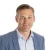 En profilbild av fastighetsmäklare Björn Lindahl