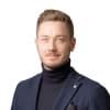 En profilbild av fastighetsmäklare Richard Östlund
