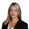 En profilbild av fastighetsmäklare Linnéa Norén