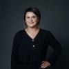 En profilbild av fastighetsmäklare Alexandra Jacobsson