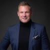 En profilbild av fastighetsmäklare Andreas Agerborn