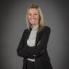 En profilbild av fastighetsmäklare Angelica Sundberg