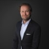 En profilbild av fastighetsmäklare Carl Vestersköld