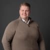 En profilbild av fastighetsmäklare Albin Persson