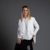 En profilbild av fastighetsmäklare Ebba Jönsson