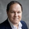 En profilbild av fastighetsmäklare Daniel Ollhage