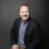 En profilbild av fastighetsmäklare Erik Olofsson